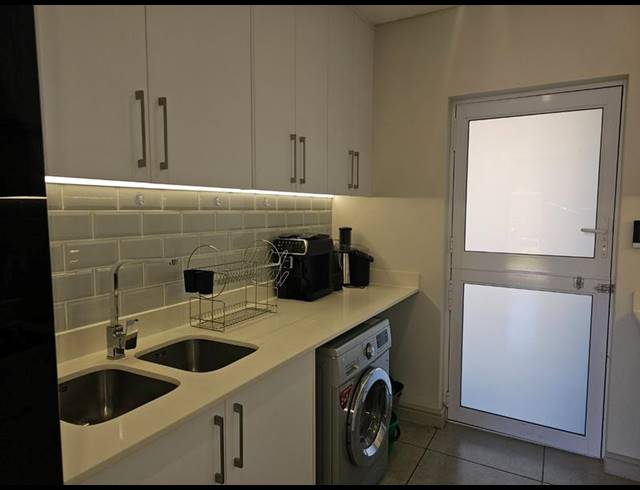 3 BEDROOM APARTMENT FOR SALE IN HARTENBOS CENTRAL